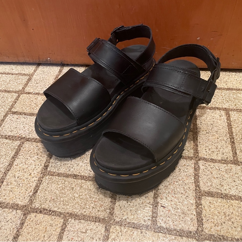 Doc marten voss platform sandals